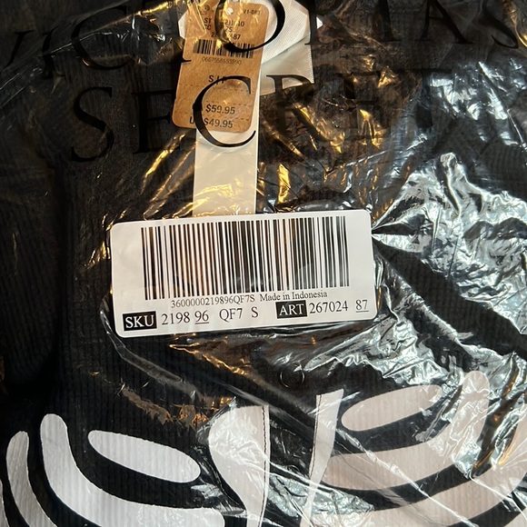 **LAST ONE** 🎃 NWT! VS PINK THERMAL SLEEP ONESIE - HALLOWEEN SKELETON IN BLACK - Picture 4 of 4